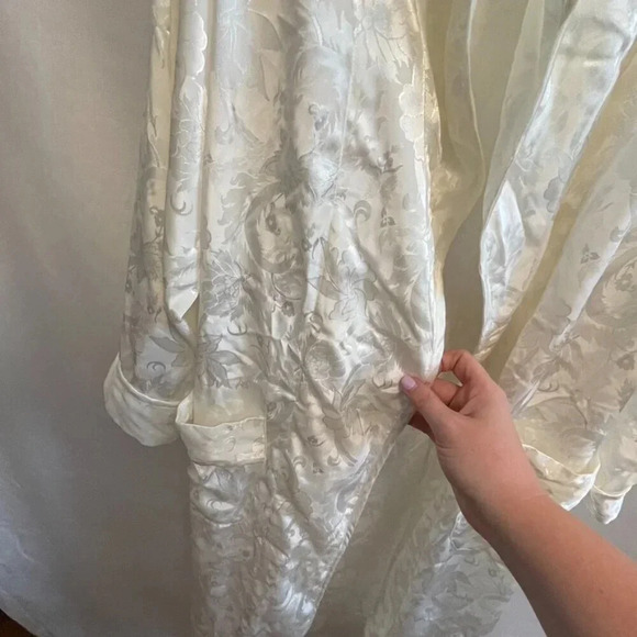 Victoria's Secret Gold Label Robe - size petite small. Great VINTAGE condition - Picture 4 of 16